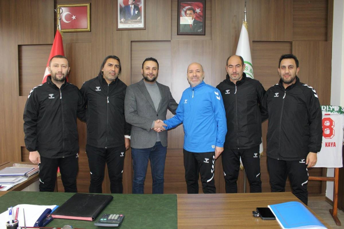Sivas Gücü Belediyespor, Yeni Teknik Direktörü Özer Karadaş İle Sözleşme İmzaladı.